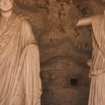 Античные артефакты с изображениями Зевса и Аида из коллекции