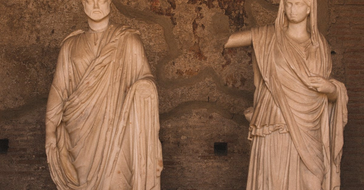 Античные артефакты с изображениями Зевса и Аида из коллекции