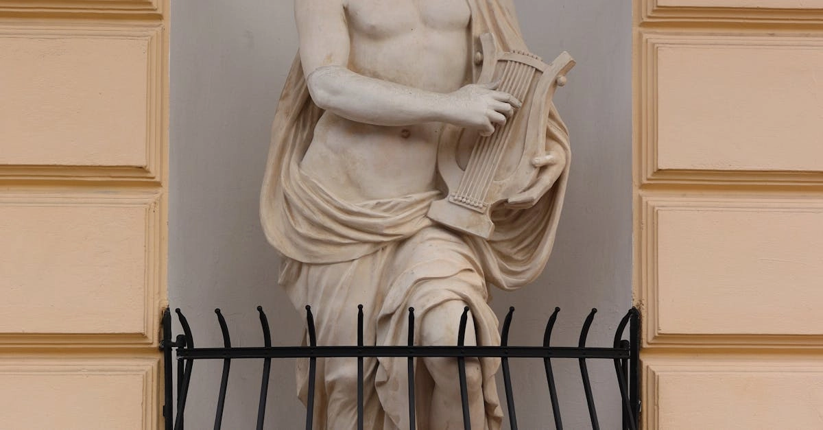 Античные врата Олимпа с классическими греческими элементами